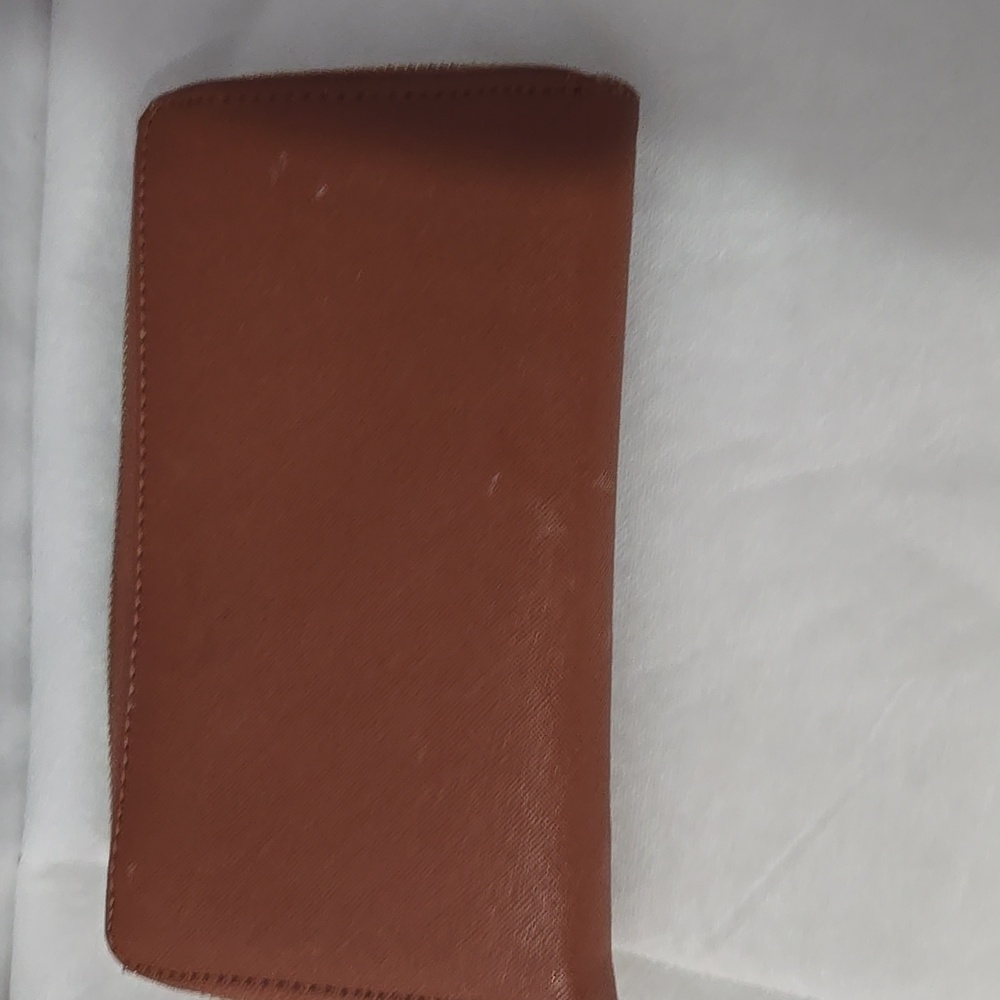 Steve Madden Tan Wallet with Gold Detail - Picture 4 of 9